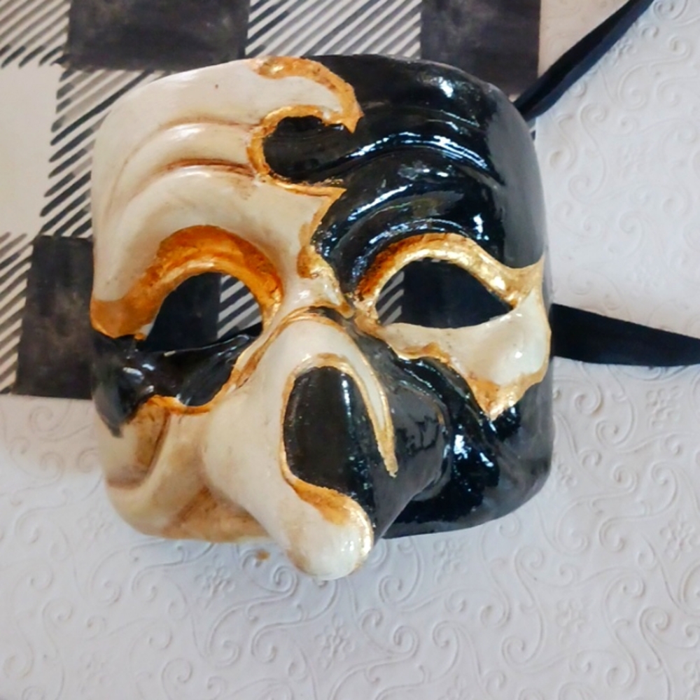 Mask antique
